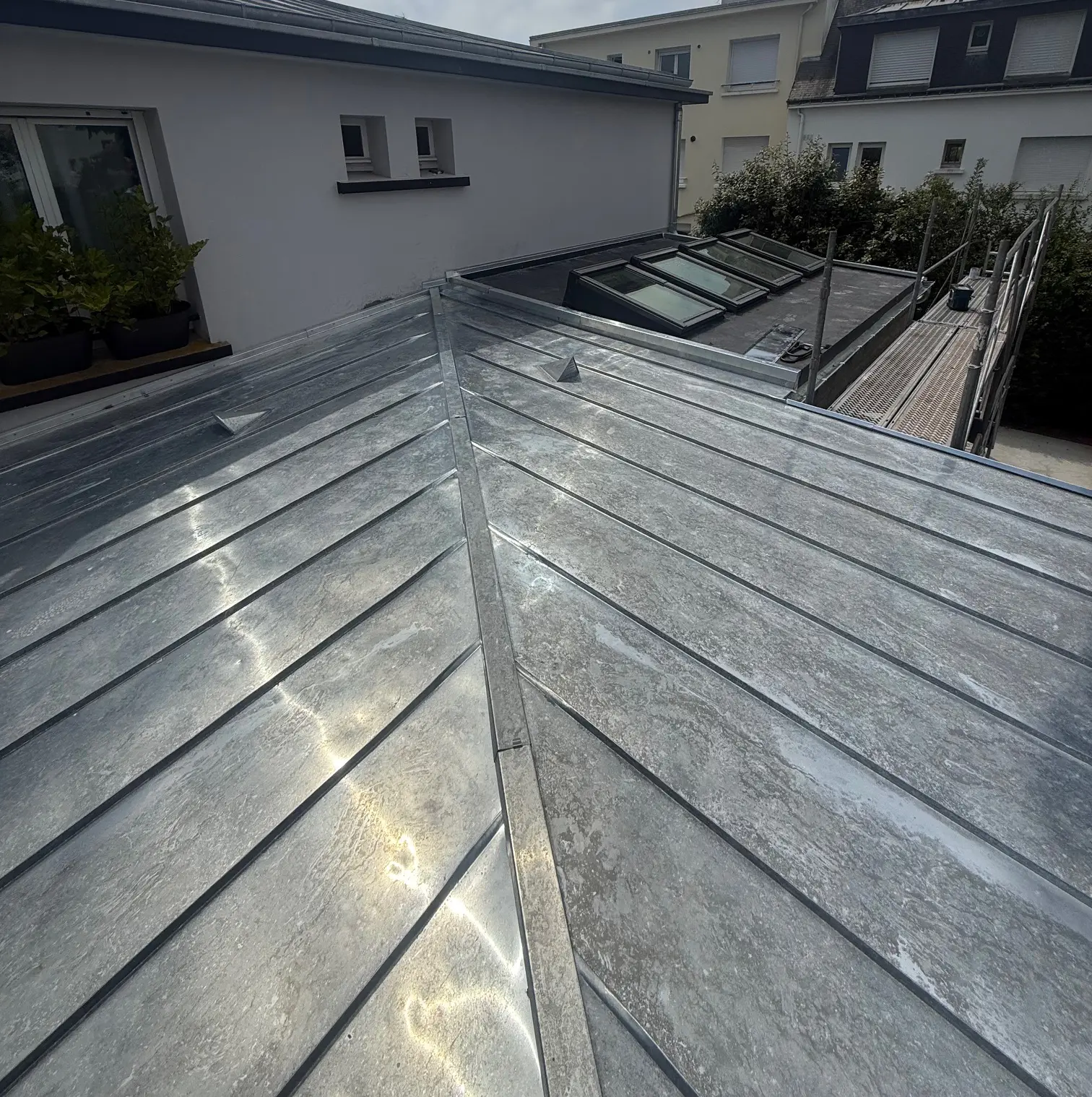 Extension avec toiture en zinc sur maison à Quiberon